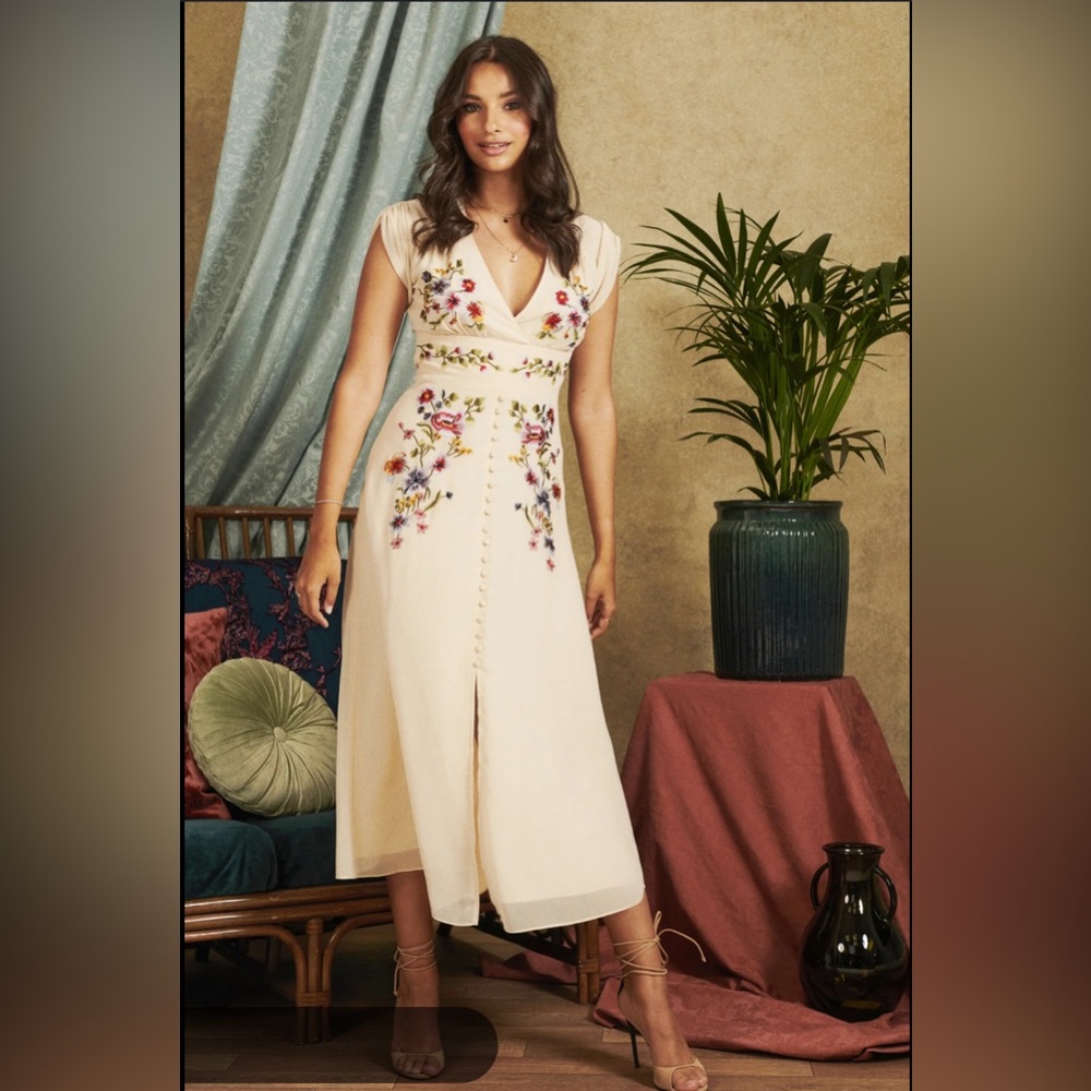 BRAND NEW (SOLD OUT) The Amelia Embroidered Hope and Ivy Dress